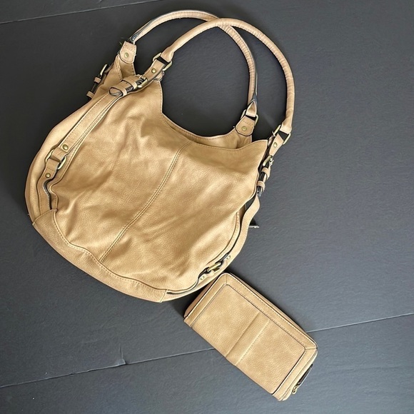 MERONA biege handbag with matching wallet. P/M/A1662 - Picture 1 of 9